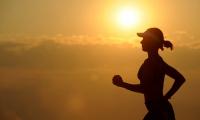 Когда лучше бегать утром или вечером для здоровья?