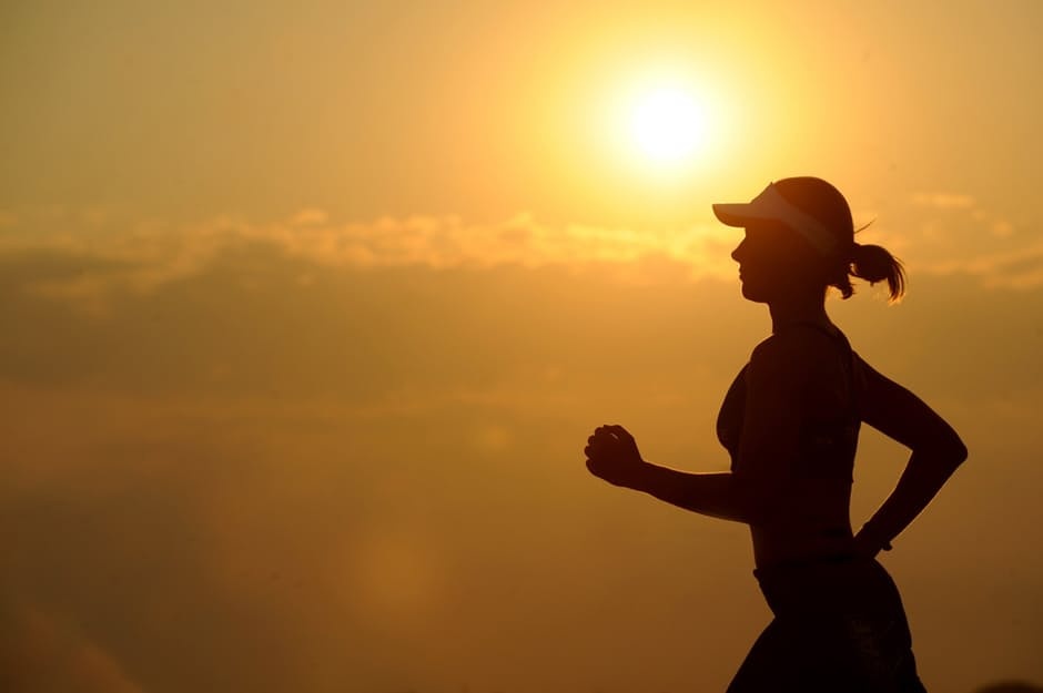Когда лучше бегать утром или вечером для здоровья?
