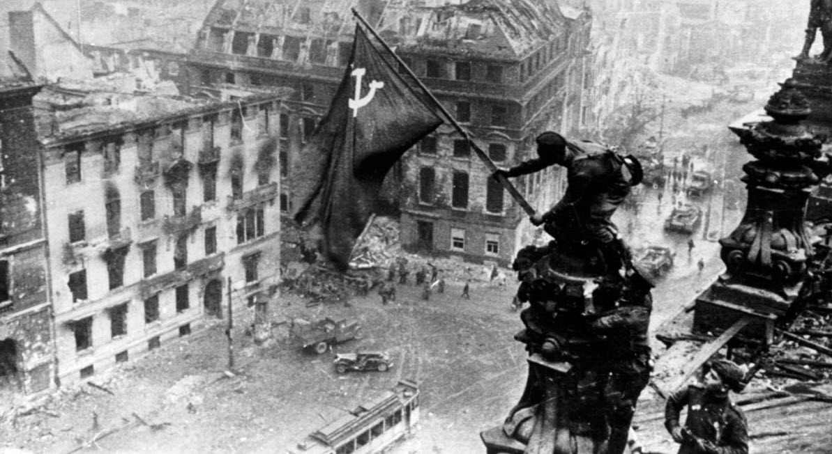Кто первым водрузил знамя Советского Союза над Рейхстагом в период ВОВ в 1945 году?