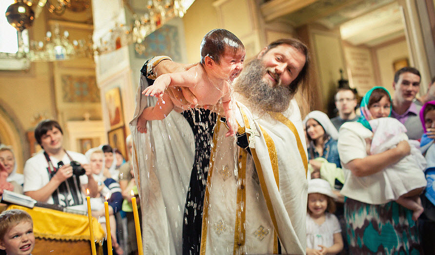 Кто может быть крестными у ребенка при крещении?